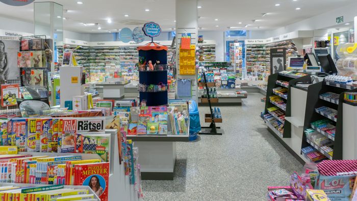 Schmitt & Hahn Buch und Presse im Bahnhof Neumarkt