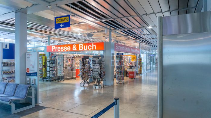 Schmitt & Hahn Buch und Presse im Flughafen Nürnberg - Abflughalle